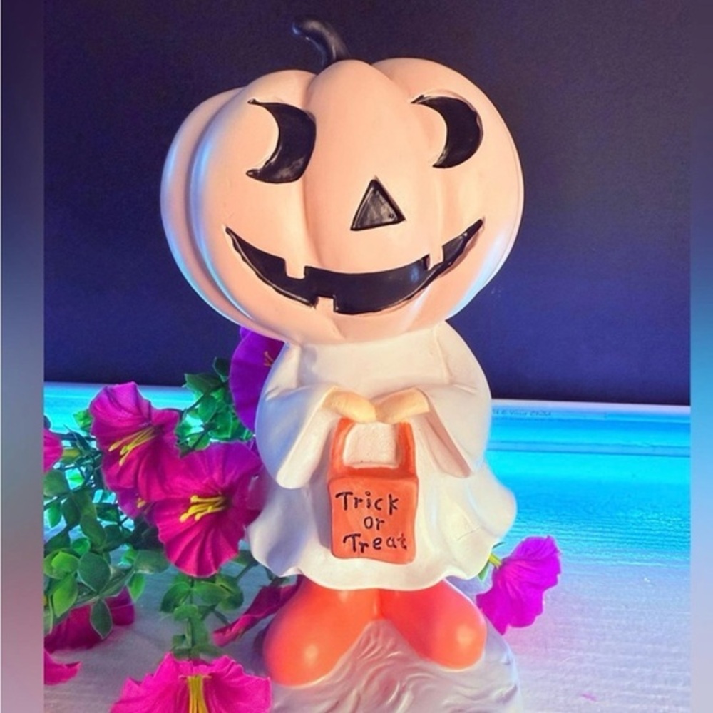 Pastel Pink Pumpkin Ghost Trick-or-Treat Figurine – Coquette Halloween Pinkoween